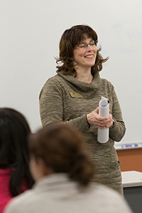 JJC Professor Kelly Tisdale teaching her class.