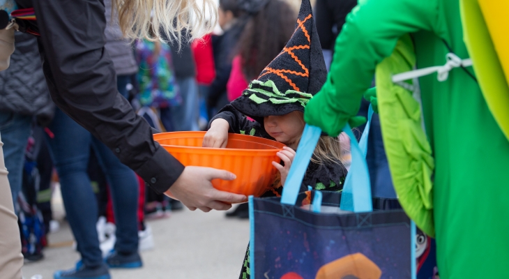 child at trunk or treat