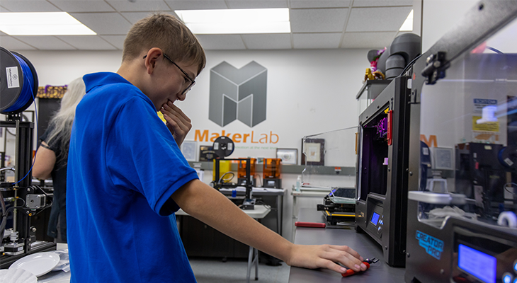 person operates a 3 D printer 