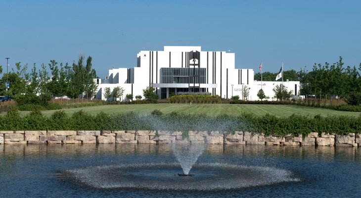 Campus Center building and fountain